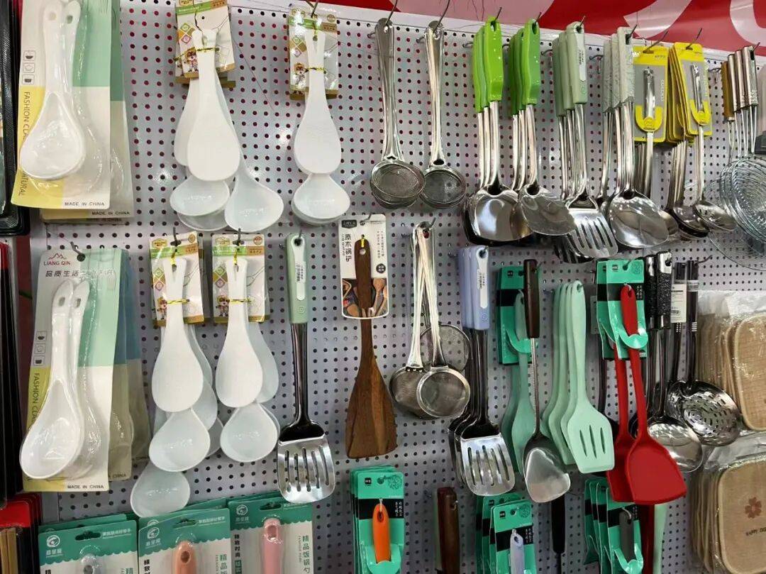 京西购物新地标！全城热捧的‘白菜价’天堂，日用百货3元起，潮流服饰几十元带走